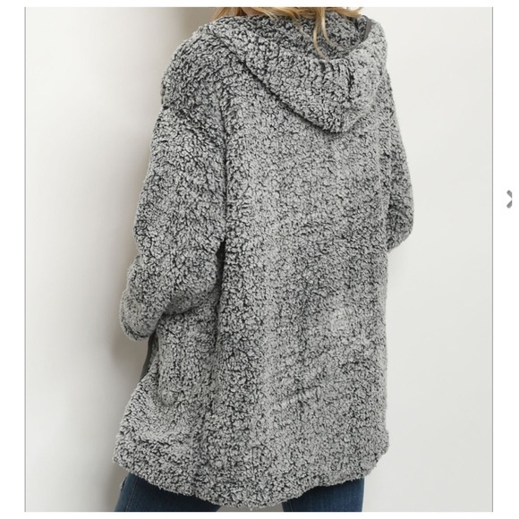 🆕Black/off black cozy sweater. - Picture 3 of 4